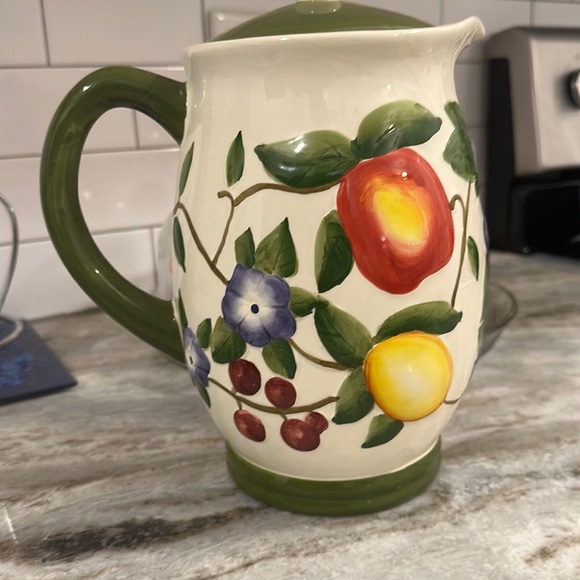 Vintage Pitcher with Lid - Picture 2 of 7